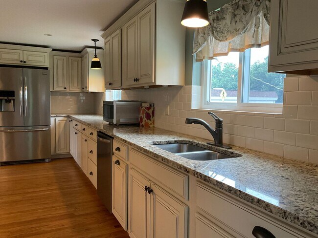 Building Photo - 3 bedroom Ranch