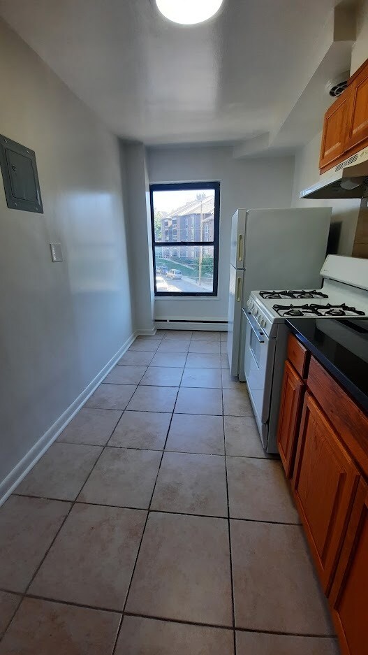 Dine-in Kitchen - 2514 4th St NE