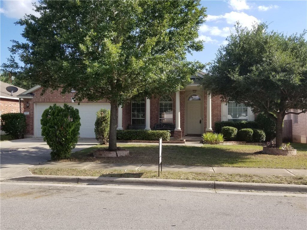 Primary Photo - 1421 Sweet Leaf Ln