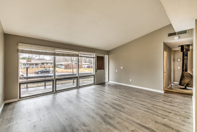Building Photo - 2325 Allen Dr