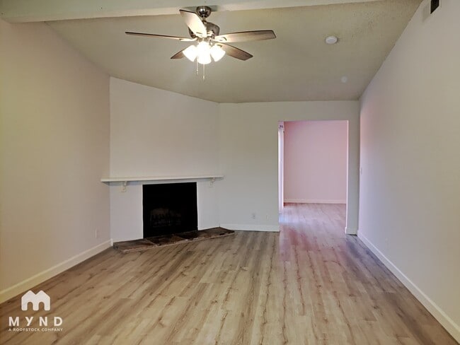 Building Photo - 7047 Greenback Ln