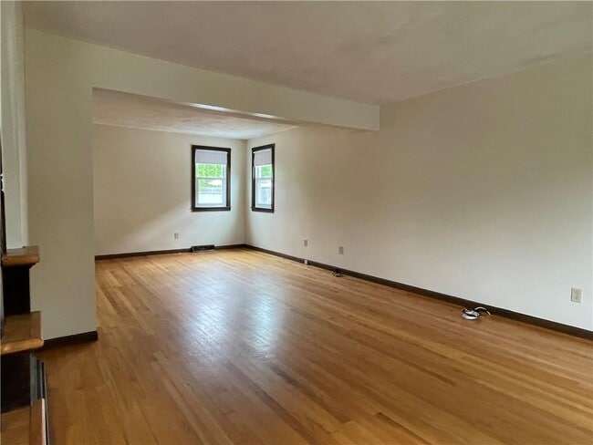 Building Photo - 42 Dante Ave