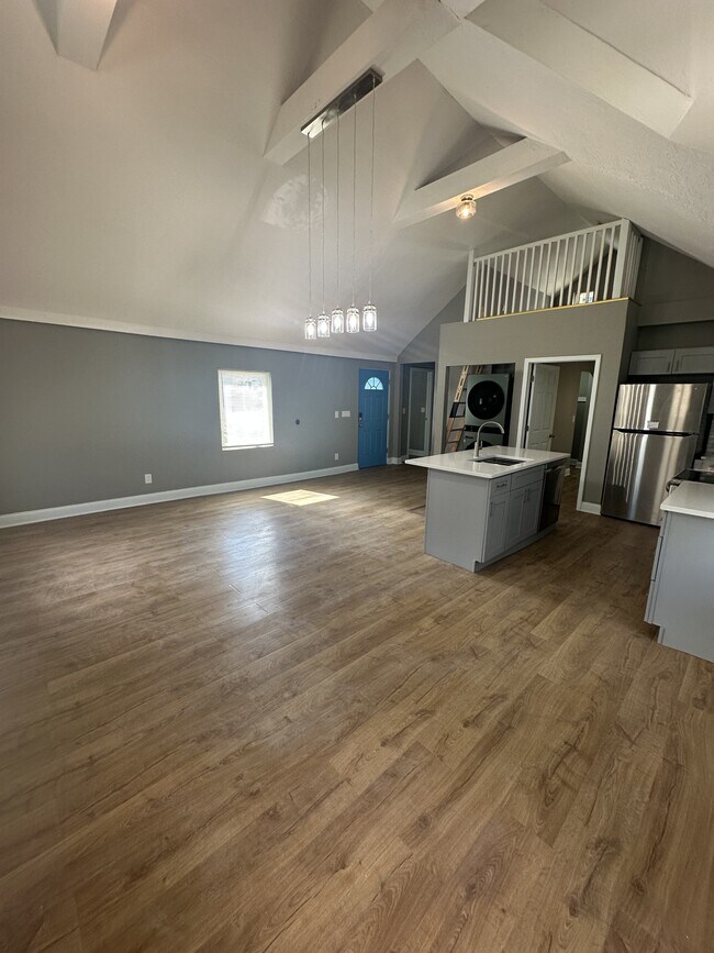 Foto del edificio - 5808 Fir Ave