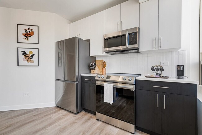 Building Photo - 45 E Chicago Ave