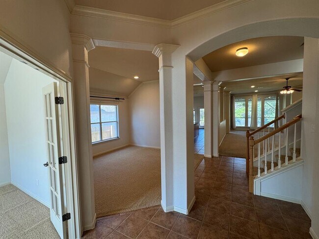 Building Photo - 9820 Savannah Ridge Dr