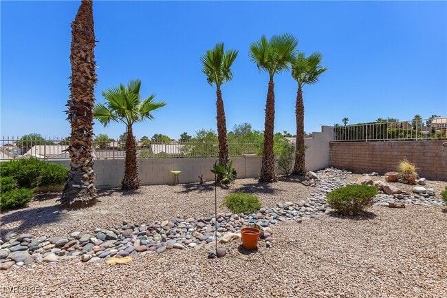Building Photo - 10509 Back Plains Dr