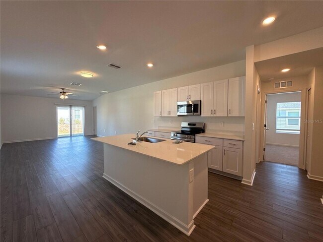 Foto del edificio - 3081 NE 38th Ln