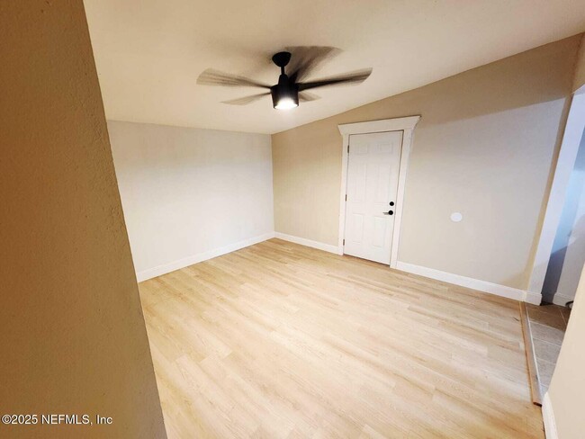 Building Photo - 1323 W 30th St