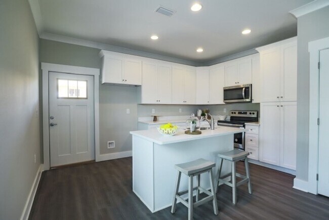 Building Photo - 303 N Sand Palm Rd