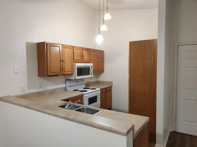 Building Photo - 6019 Scotchwood Glen