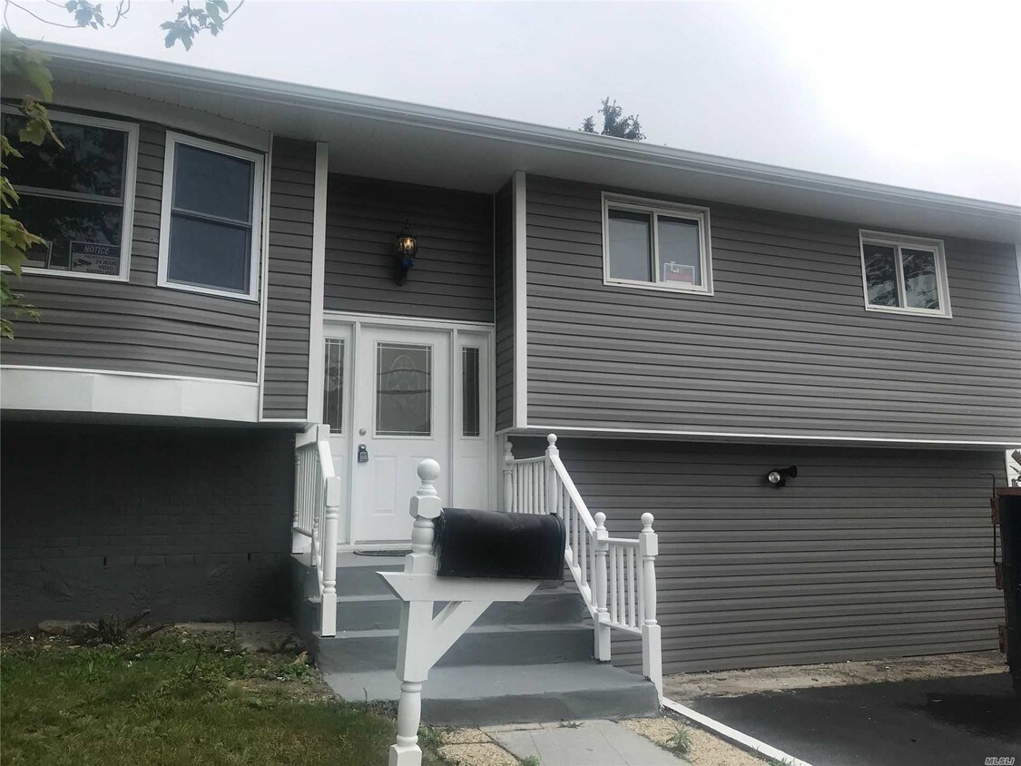 Foto principal - 137 Charter Oaks Ave