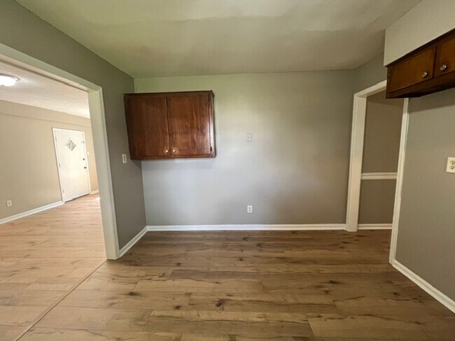 Building Photo - Renovated 4 Bedroom 1 Bath Home for Rent!