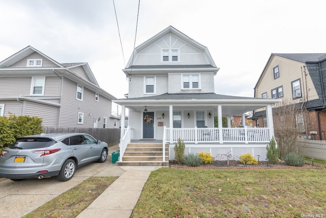 124 Spencer Ave Unit 2, Lynbrook, NY 11563 Room for Rent in Lynbrook