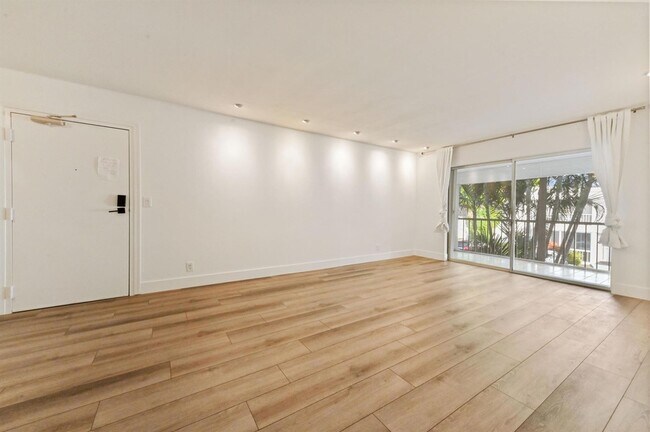 Foto del edificio - 6397 Bay Club Dr