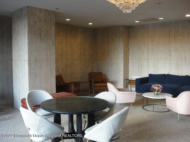 Foto del edificio - 28 Riverside Ave