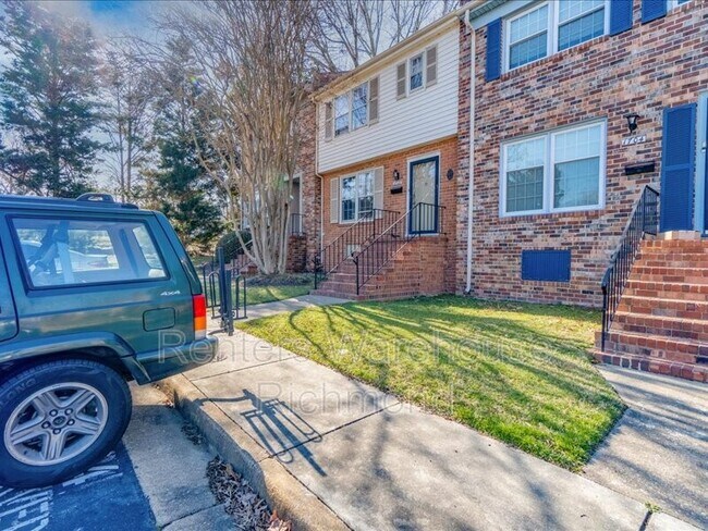 Building Photo - 1702 Cambridge Ct