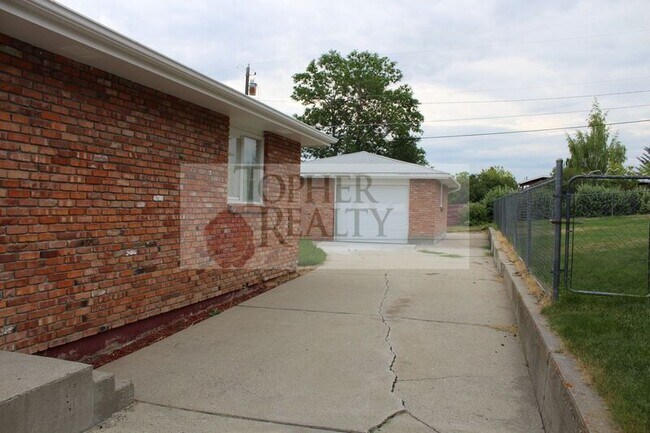 Building Photo - 229 Wallace St