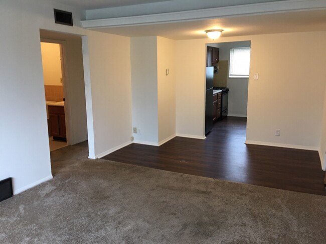 Building Photo - 8518 Titchfield Ct