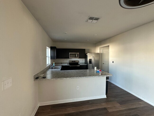 Building Photo - 4 Bedroom 2.5 Bathroom in Winter Haven