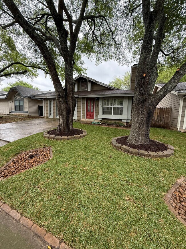 Photo - 3932 Chimney Springs Dr House