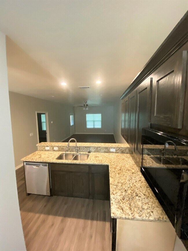 Foto del edificio - 700 Pecan Ct