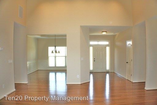 Building Photo - 13 Sweetwater Park Dr