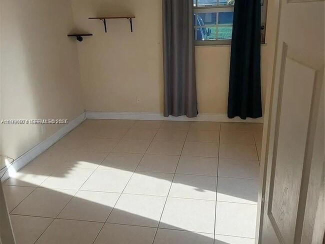 Foto del edificio - 6117 SW 31st St