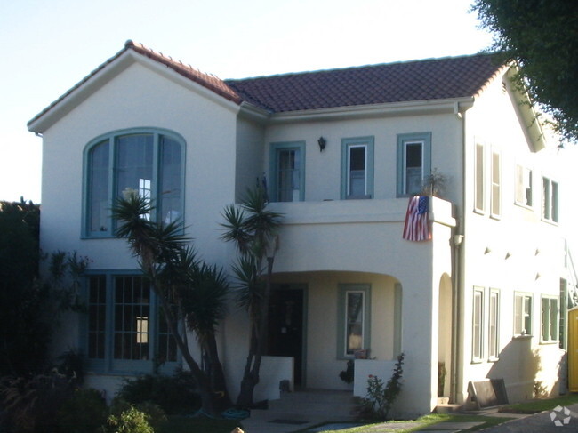 Building Photo - 203 4th Ave