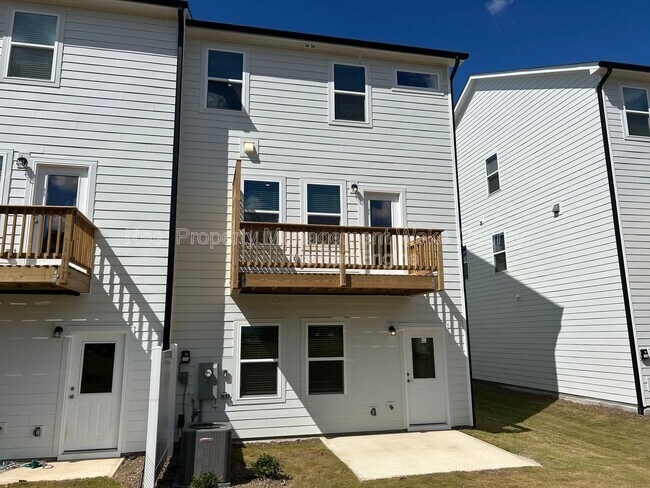 Building Photo - 2795 Cassius Dr