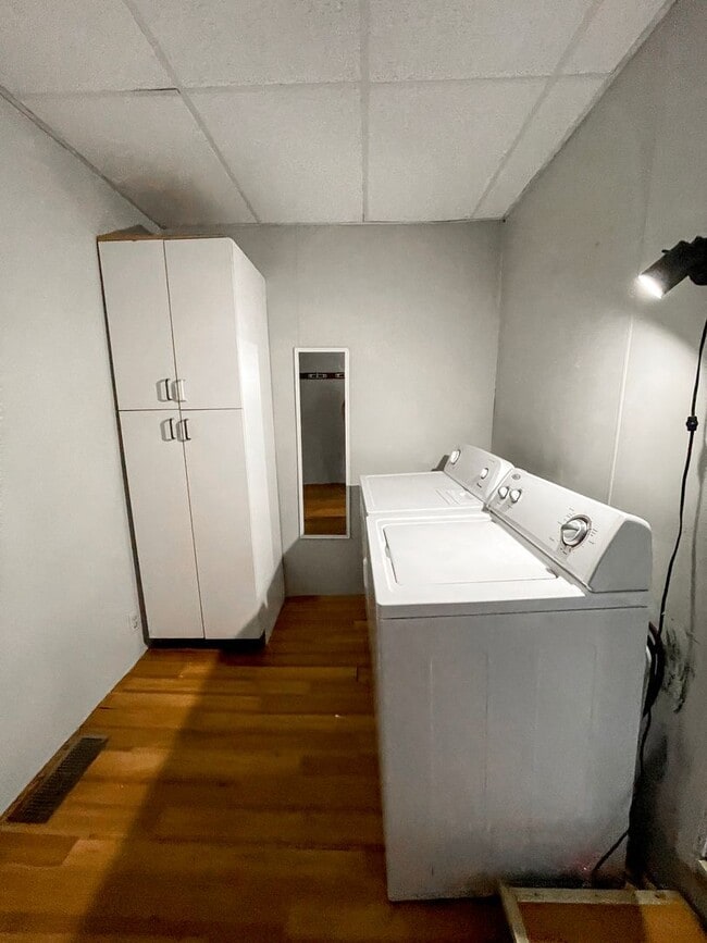 Building Photo - PRELEASING for AUGUST 2024! In-Unit Washer...