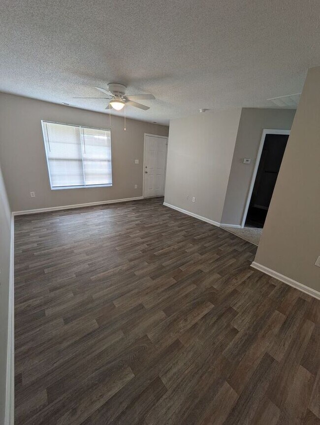 Foto del edificio - 2BD/1BA Unit at The Squires in Newton, NC