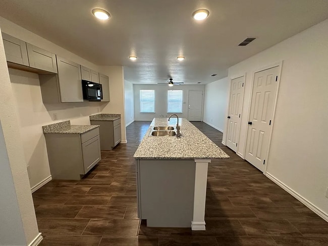 Foto del edificio - 3504 S County Road 1307 1/2