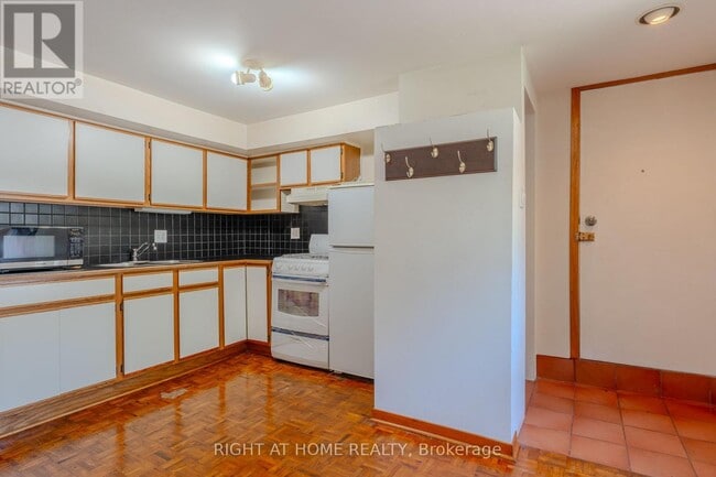 Building Photo - 426 Seaton Dr