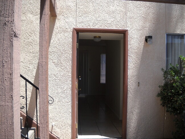 Building Photo - 1155 Plaza Maria