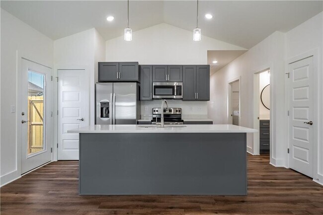 Foto del edificio - 2400 SW Expedition St