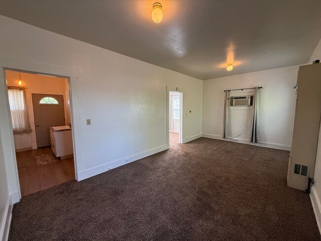 Foto del edificio - B&amp;B Rentals - 101 E 19thSt