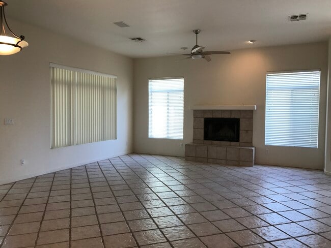 Foto del edificio - 6806 S 39th Pl