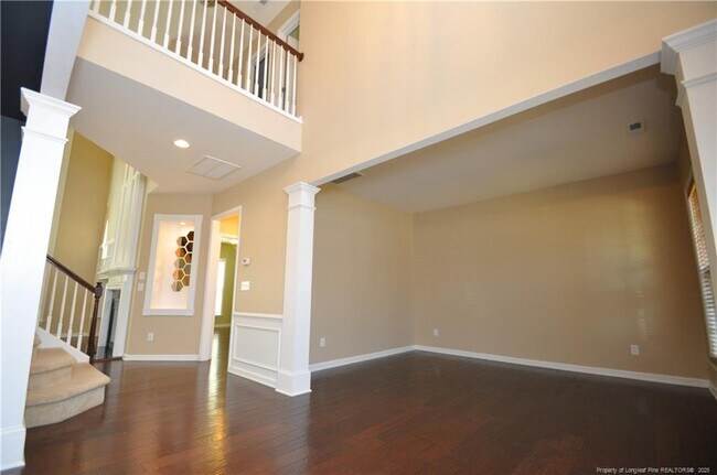 Foto del edificio - 300 Sutton Glen Dr