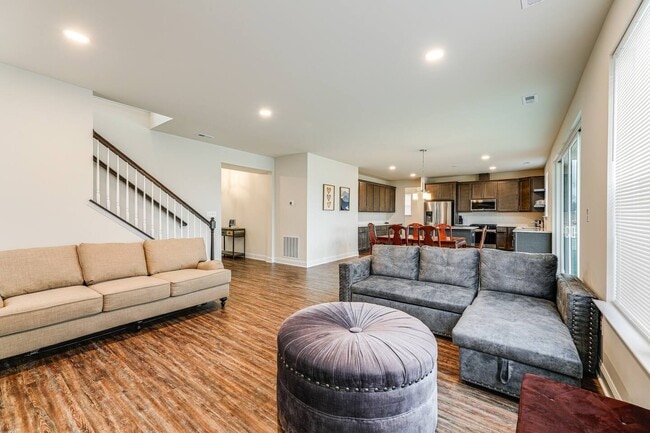 Building Photo - 23525 E Gate Dr