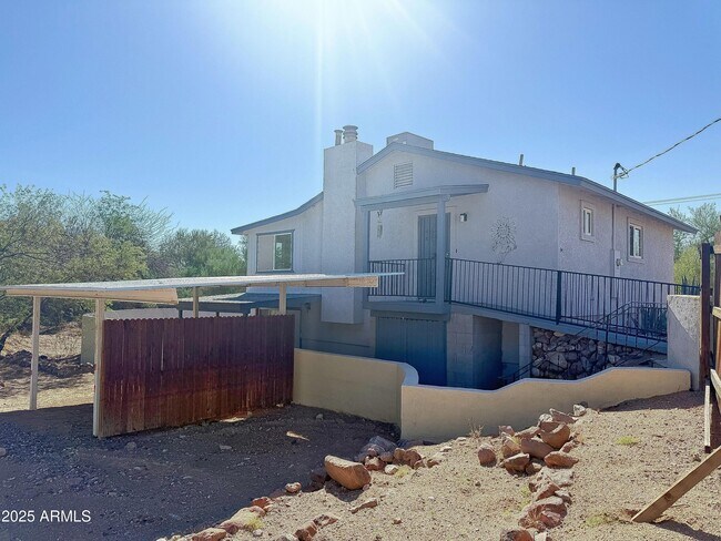 Foto del edificio - 843 N Arroya Rd