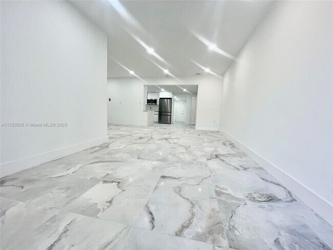 Foto del edificio - 1649 NE 8th Ave