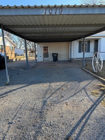 Building Photo - 1019 Harris Ln