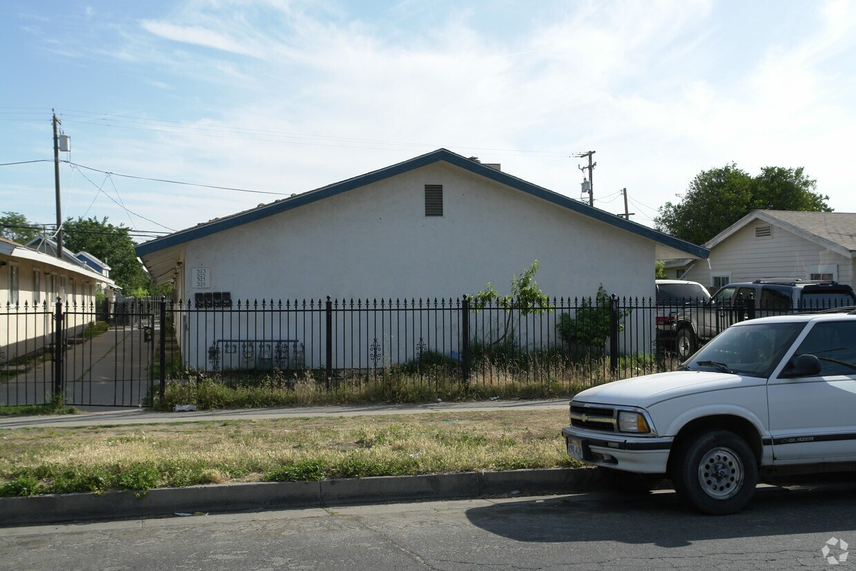 Foto del edificio - 323-329 W 11th St