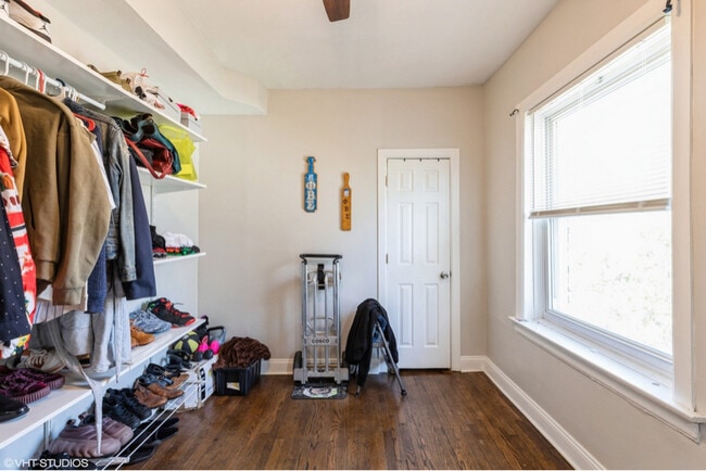 Building Photo - 1436 E 71st Pl