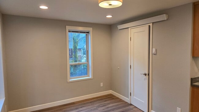 Foto del edificio - Studio apartment in the Thurston Hills!