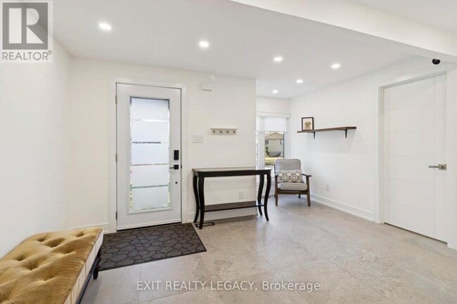 Building Photo - 4 Oak Ct