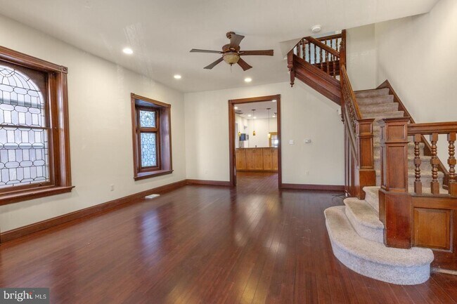 Building Photo - 4841 Cedar Ave