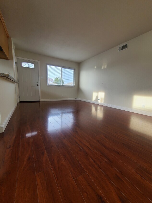 Primary Photo - 1337 Joplin Dr