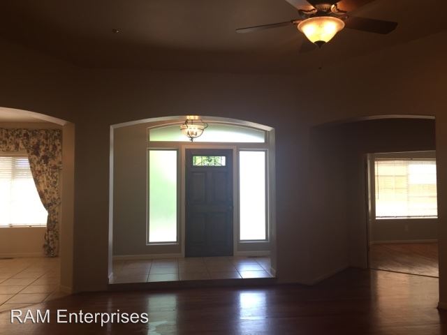 Building Photo - 1010 Quicksilver Dr