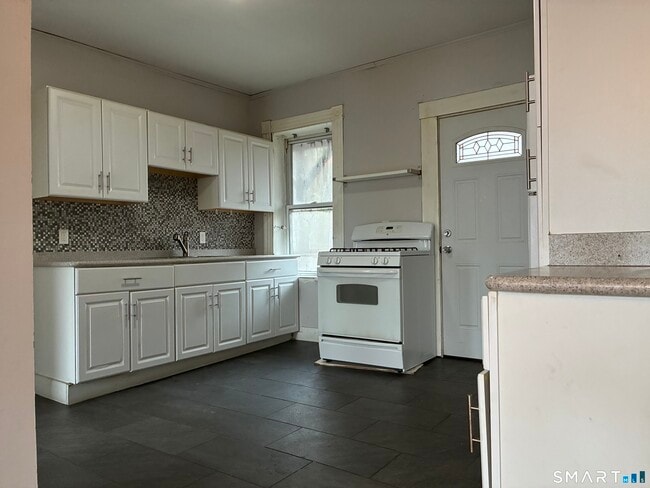 Building Photo - 70 Center St